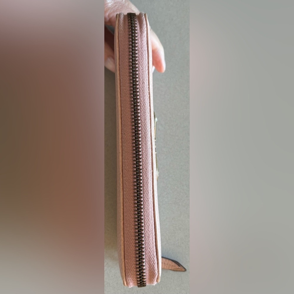 Gucci Farfalla Blush Pink Leather Zip Wallet with Gold Butterfly - Picture 5 of 9